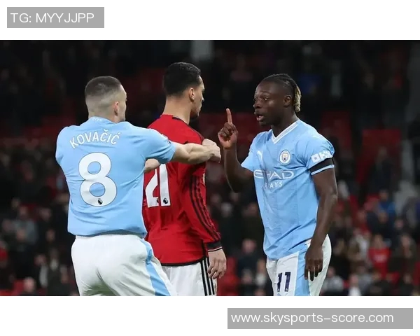 国王杯曼联大胜里昂红牌争议引发全场热议与赛后点评