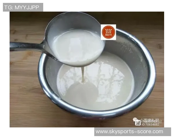 姚明亲自翻煎饼展现大厨风采引发网友热议与美食文化的碰撞