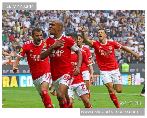 本菲卡逆袭曼联3-0胜利时刻成欧冠历史冷门引发全场狂欢