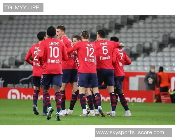 世界杯惊天冷门巴黎圣日耳曼大胜里昂红牌事件引发全场热议